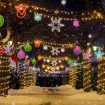 Zimska šetališna staza na Zlatiboru ukrašena svetlima i novogodišnjim dekoracijama