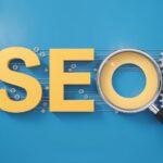 Natpis SEO na plavoj pozadini