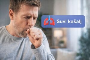 Muškarac srednjih godina kašlje u zatvorenoj prostoriji, ilustruje suvi kašalj kod odraslih.