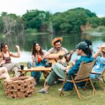 prijatelji se druže u prirodi