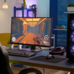 Sklapanje gejming PC-a u 2026 uz moderan računar sa snažnom grafičkom kartom, gejming monitorom i komponentama spremnim za najnovije igre.