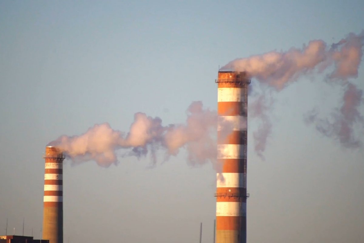 prikaz termoelektrane i dima